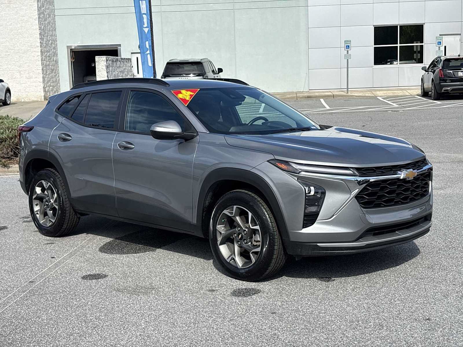 Used 2024 Chevrolet Trax LT w/ Driver Confidence Package FWD image 4
