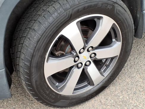 Used 2019 Chevrolet Traverse LT w/ LT Premium Package AWD/4WD image 7