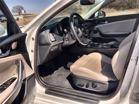 Used 2019 Kia Stinger Premium image 3