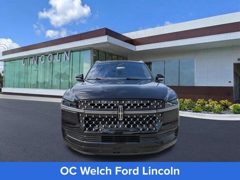 Certified 2025 Lincoln Navigator Black Label AWD/4WD image 10