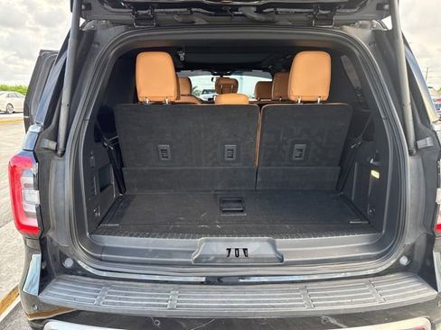Used 2022 Ford Expedition Platinum AWD/4WD image 5