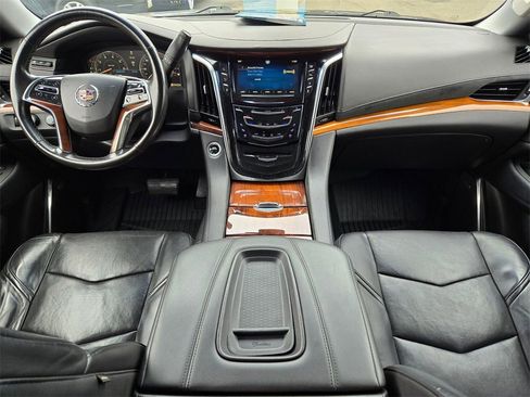 Used 2015 Cadillac Escalade ESV Premium image 8