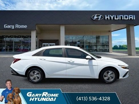 Certified 2025 Hyundai Elantra SE FWD image 11