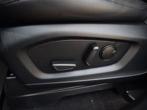 Used 2020 Ford Explorer XLT w/ Equipment Group 202A AWD/4WD image 21
