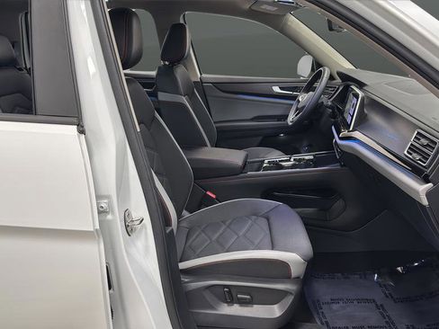 Used 2024 Volkswagen Atlas Peak Edition SEL image 24