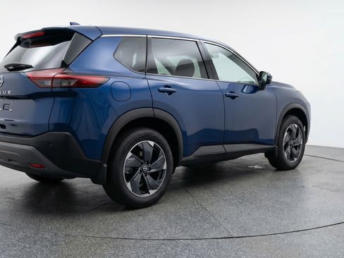 Used 2025 Nissan Rogue SV image 9