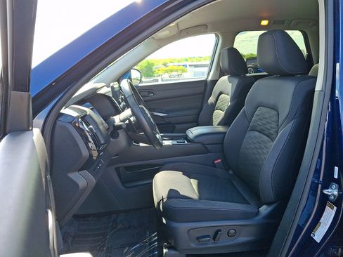 Used 2025 Nissan Pathfinder SV AWD/4WD image 14