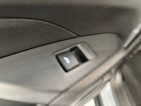 Used 2025 Chevrolet Trax LT w/ LT Convenience Package FWD image 16