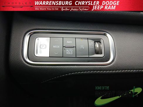 Used 2025 Buick Enclave Preferred AWD/4WD image 28