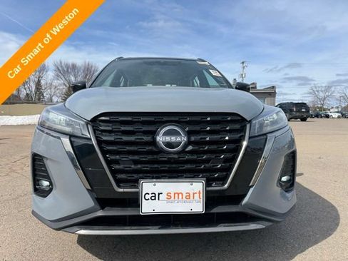 Used 2023 Nissan Kicks SR w/ SR Premium Package FWD image 2
