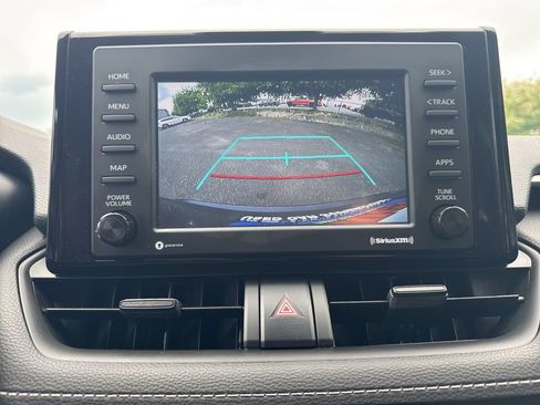 Used 2021 Toyota RAV4 LE AWD/4WD image 18