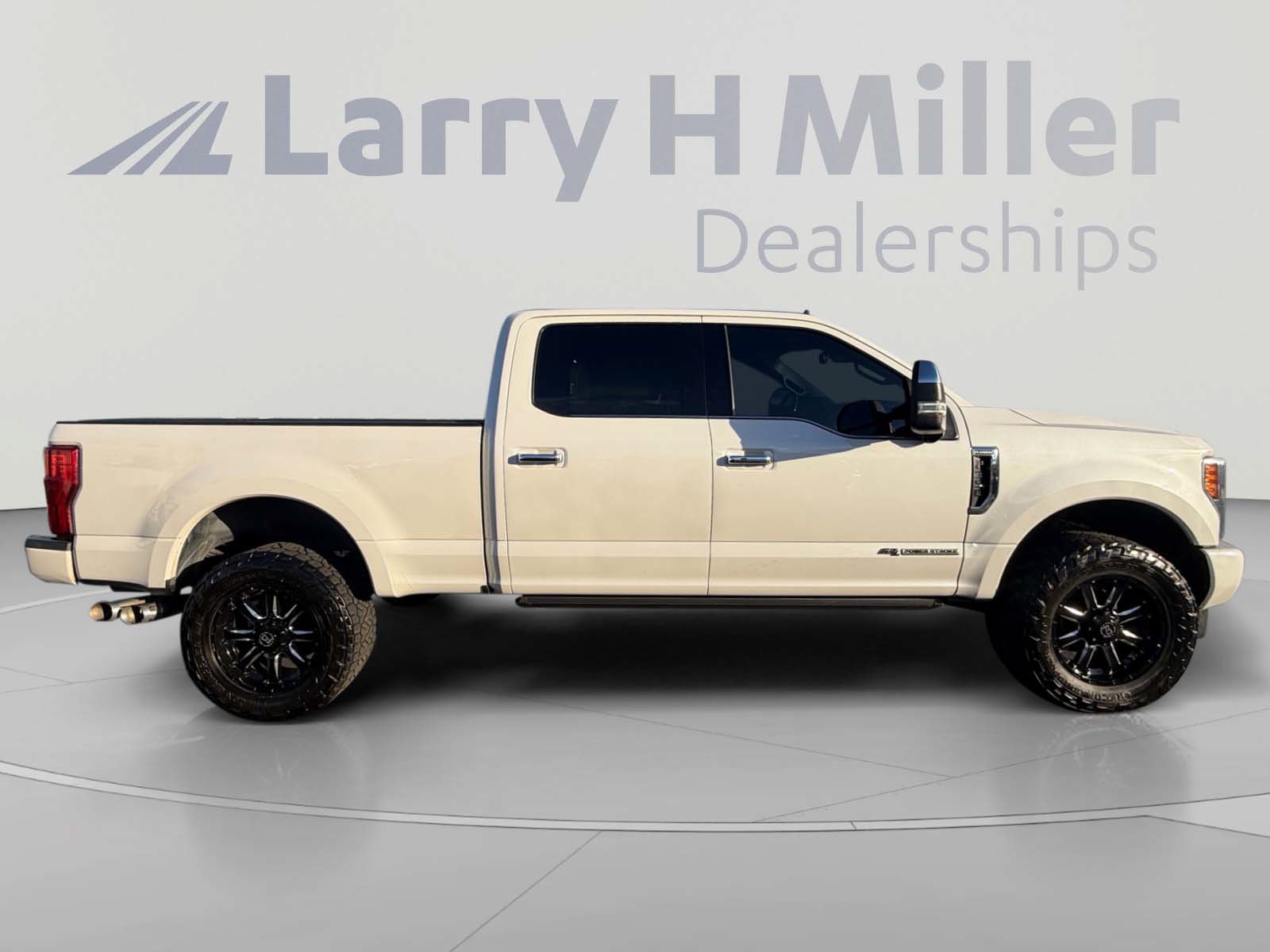Used 2019 Ford F350 Platinum w/ Platinum Ultimate Package AWD/4WD image 6