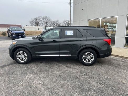 Used 2022 Ford Explorer XLT w/ Equipment Group 202A image 8