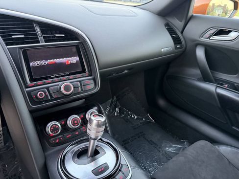 Used 2014 Audi R8 V8 w/ Ceramic Brake Package AWD/4WD image 26
