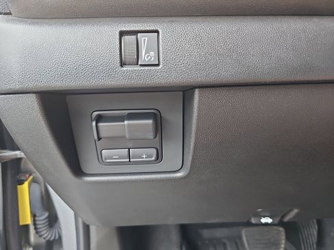 Used 2024 Chevrolet Colorado W/T image 28