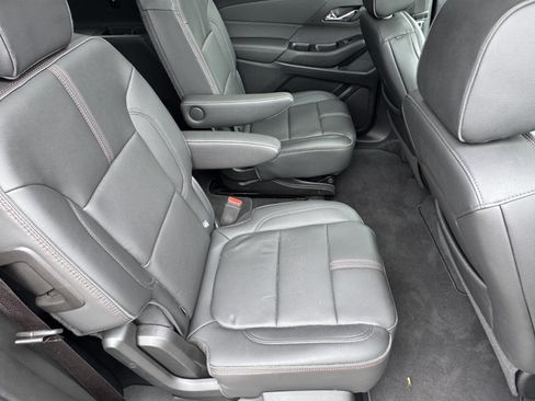 Used 2023 Chevrolet Traverse RS AWD/4WD image 19