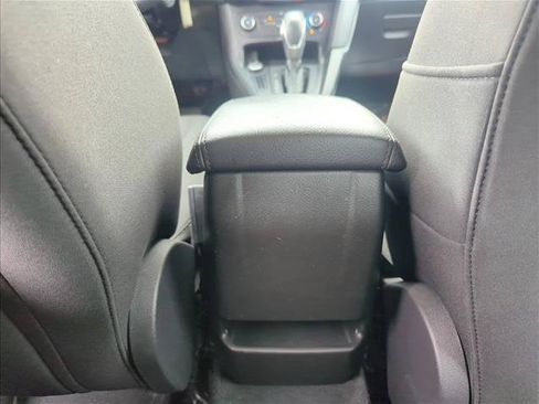 Used 2016 Ford Focus SE FWD image 19