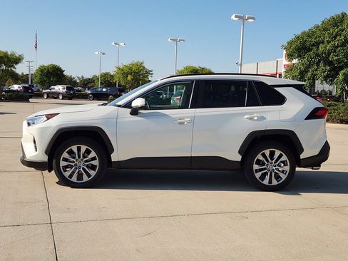 Used 2021 Toyota RAV4 XLE Premium FWD image 8