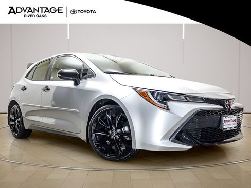Used 2022 Toyota Corolla SE FWD image 2