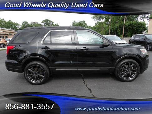 Used 2019 Ford Explorer XLT w/ Equipment Group 202A AWD/4WD image 4