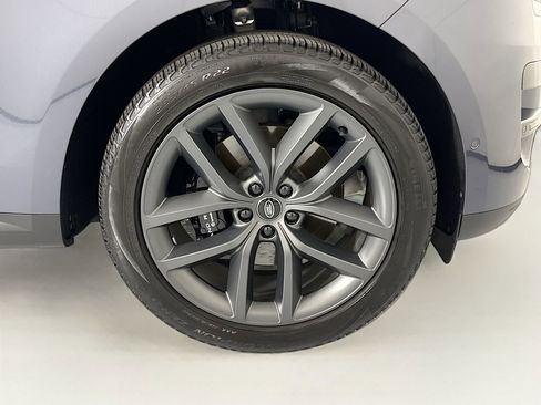 Used 2024 Land Rover Range Rover Sport SE image 32