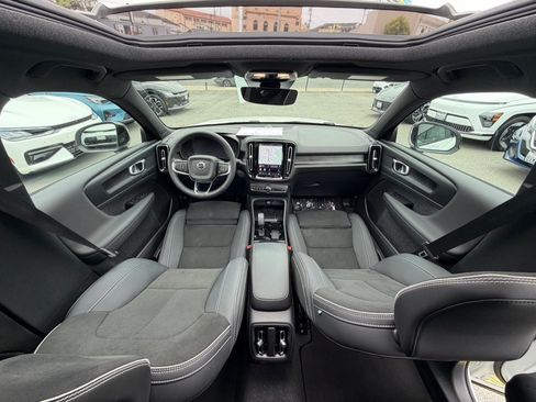 Used 2023 Volvo XC40 Recharge Plus AWD/4WD image 22