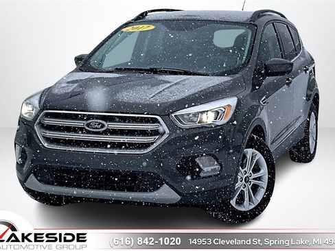 Used 2017 Ford Escape SE w/ Equipment Group 201A image 1