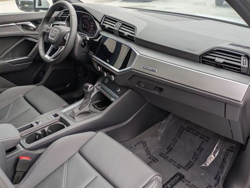 New 2025 Audi Q3 2.0T Premium image 9