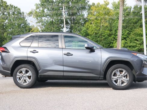 Used 2021 Toyota RAV4 XLE FWD image 4