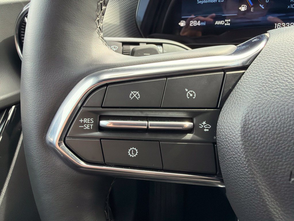 Used 2026 Chevrolet Equinox LT AWD/4WD image 13