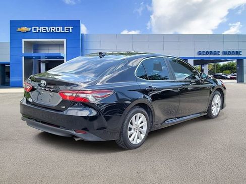 Used 2022 Toyota Camry LE FWD image 4