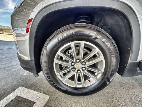 Used 2023 Chevrolet Traverse LT image 24