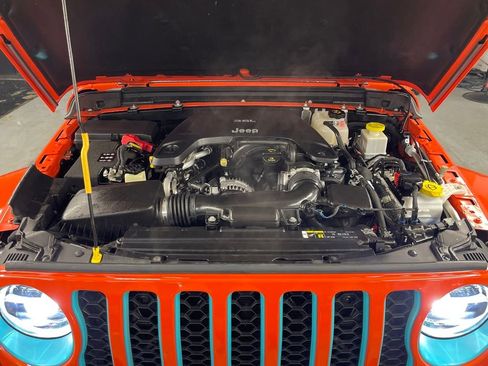 Certified 2020 Jeep Gladiator Overland w/ LED Lighting Group image 20