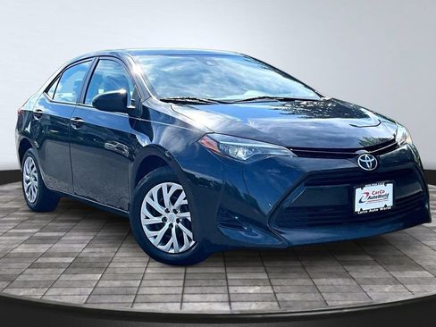 Used 2017 Toyota Corolla LE w/ Carpet Mat Package (TMS) FWD image 3