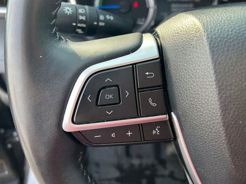 Certified 2024 Toyota Highlander XLE image 34