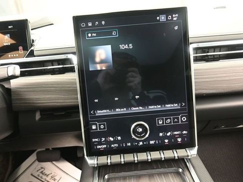 Used 2024 GMC Sierra EV Denali image 10