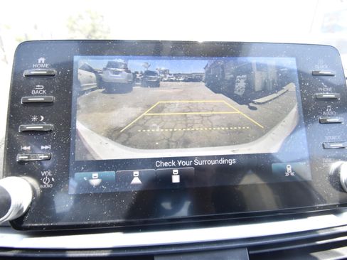 Used 2018 Honda Accord EX image 12