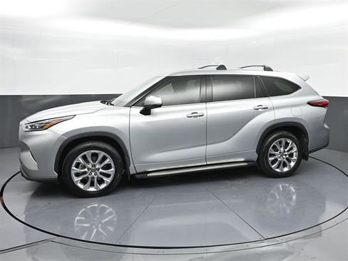 Used 2021 Toyota Highlander Limited FWD image 29