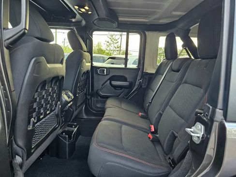 Used 2021 Jeep Wrangler Unlimited Rubicon w/ Cold Weather Group AWD/4WD image 21