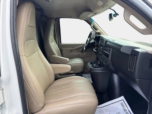 Used 2018 Chevrolet Express 2500 w/ Driver Convenience Package RWD image 10