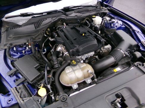 Used 2016 Ford Mustang Premium image 23