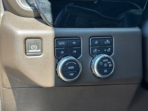 Used 2022 GMC Sierra 1500 SLT w/ SLT Premium Plus Package image 32