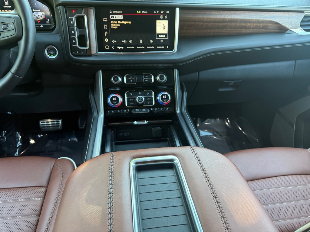 Used 2023 GMC Yukon XL Denali Ultimate AWD/4WD image 11