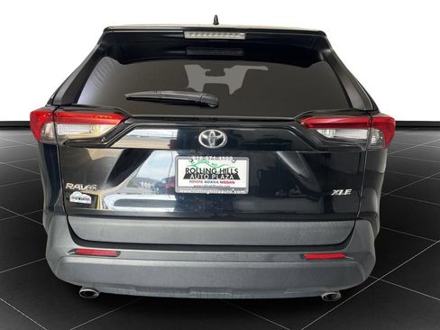 Used 2021 Toyota RAV4 XLE FWD image 4