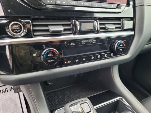 Used 2024 Nissan Pathfinder SV image 20