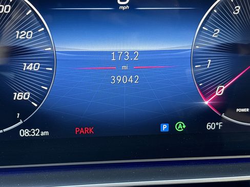 Used 2024 Mercedes-Benz GLE 350 4MATIC image 18