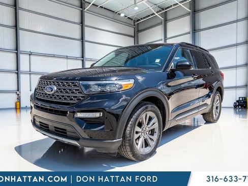 Used 2023 Ford Explorer XLT w/ Equipment Group 202A AWD/4WD image 27