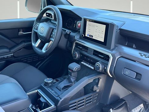 Used 2025 Toyota Tacoma TRD Off-Road AWD/4WD image 6