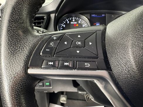 Used 2020 Nissan Rogue SV image 15