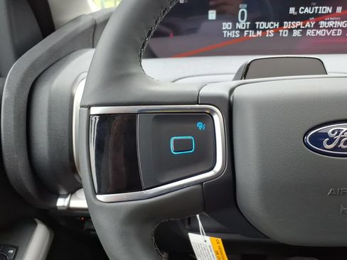 Used 2026 Ford Expedition Active AWD/4WD image 16